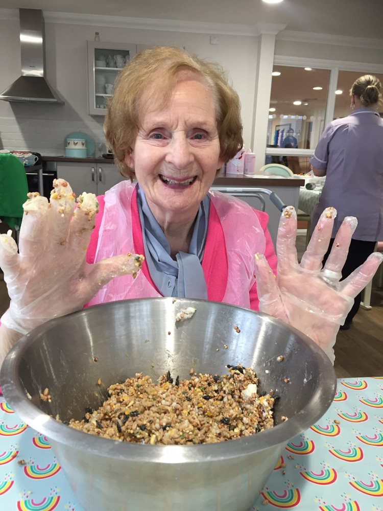 Sutton Coldfield care home residents set their eyes on the skies